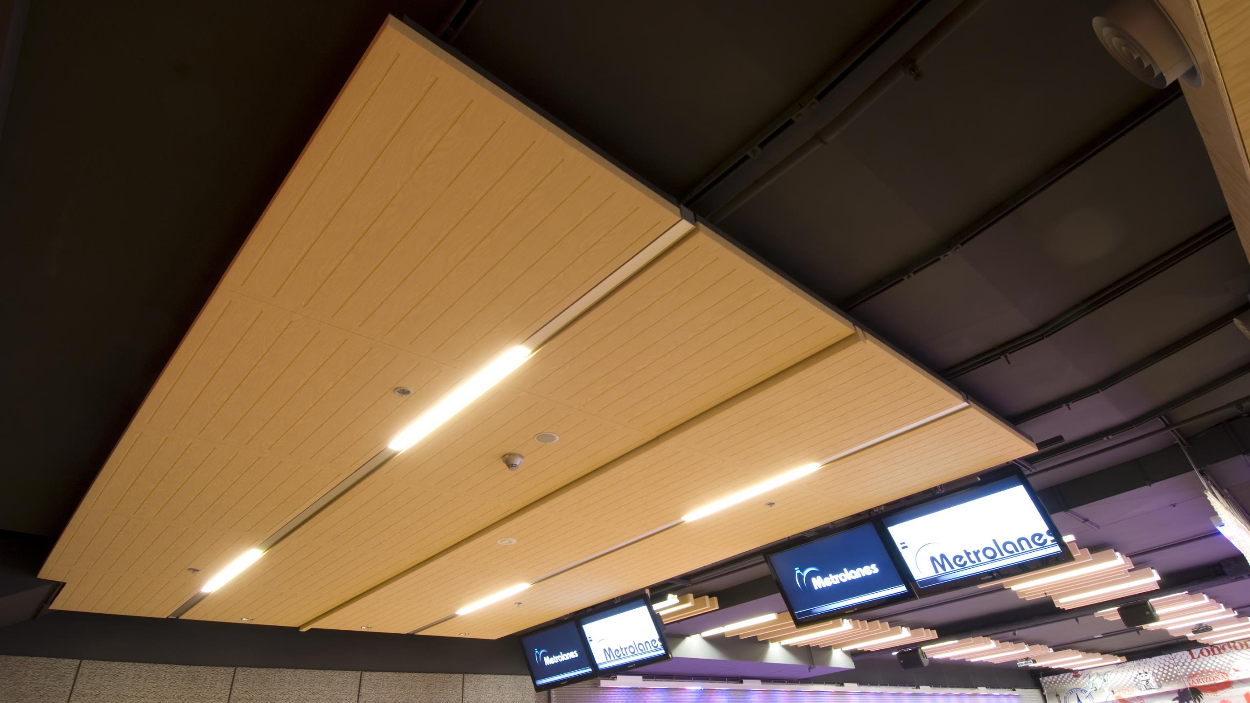 Metro Bowling Alley, AKLD - Triton Cloud 50 + wood-grain Sonaris