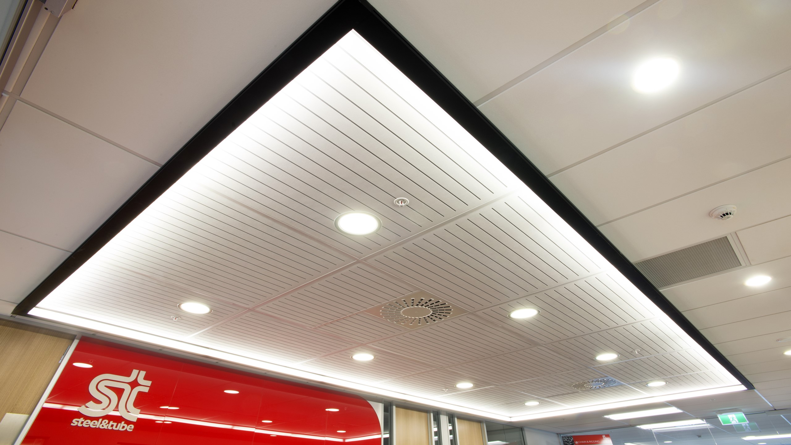 Tube & Steel, Wgtn - Sonaris S7, white/white